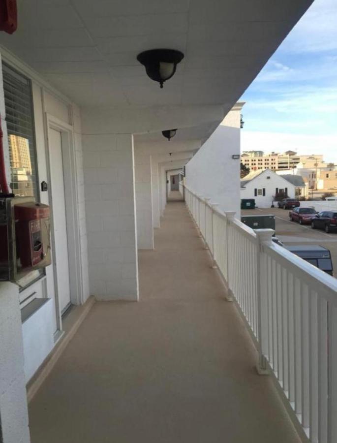 Hotel Oceans 2700 Virginia Beach Esterno foto